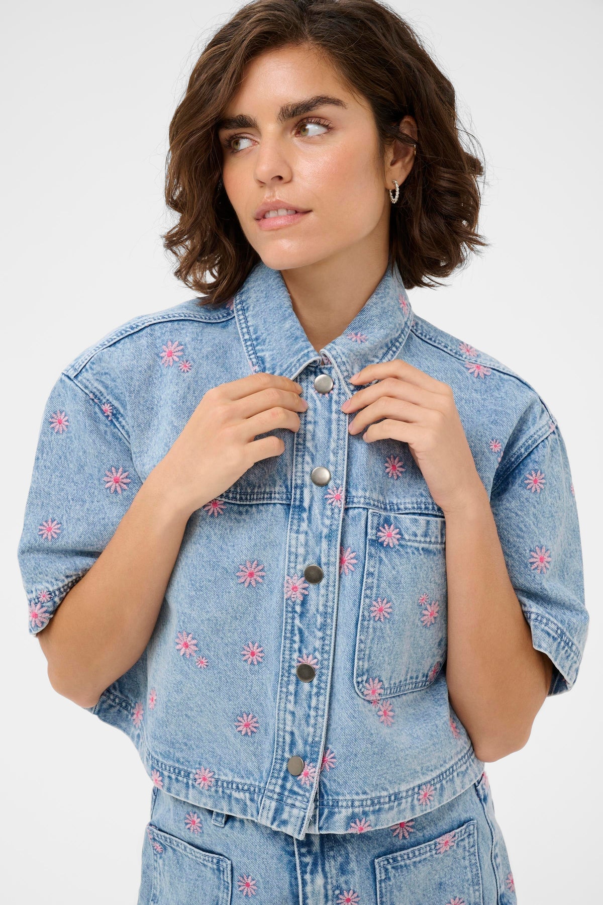 Kaffe Kababena Blue Denim Cropped Shirt with Pink Flower Embroidery, 10511544
