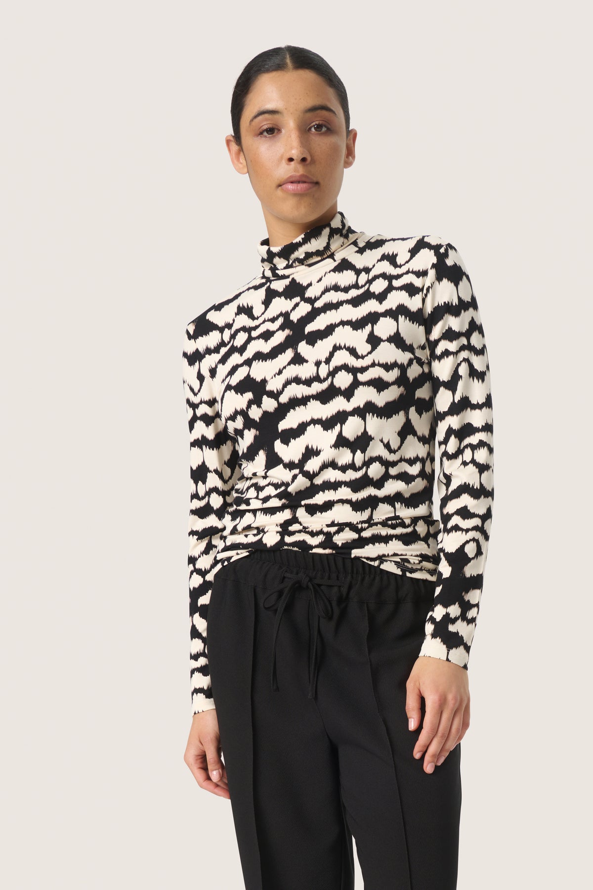 Soaked in Luxury Hanadi Whitecap Burro Zig Zag Printed Rollneck Top, 30405647