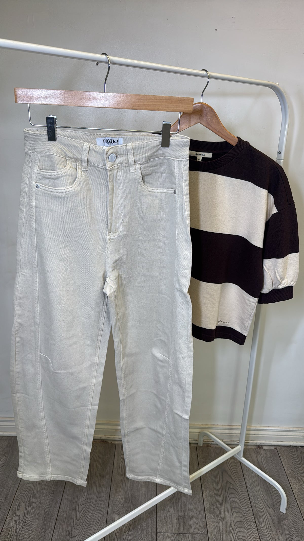 Toxik Highwaisted Barrel Leg Stone Beige Jeans